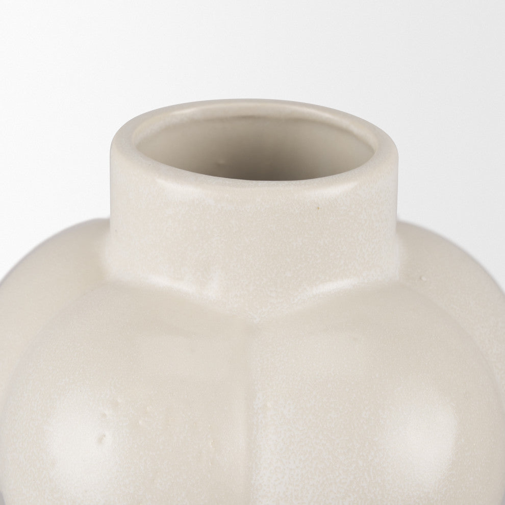 Ulvi Vase