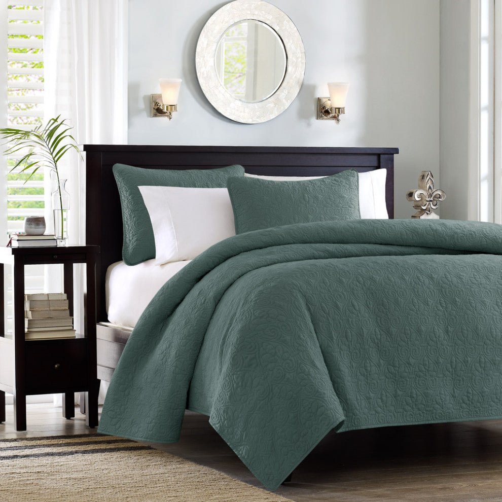 Madison Park Quebec 3 Piece Reversible Quilt Set