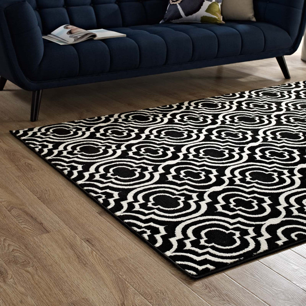 Black and White Frame Transitional Moroccan Trellis 5x8 Area Rug