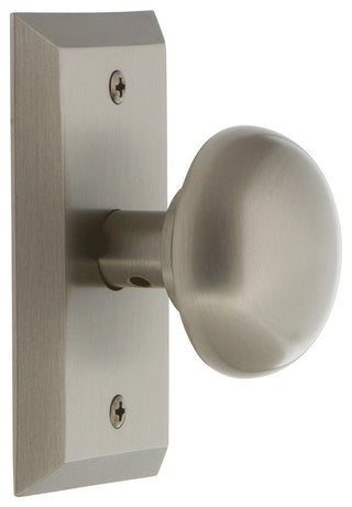 Single Studio Plate With New York Knob, Satin Nickel