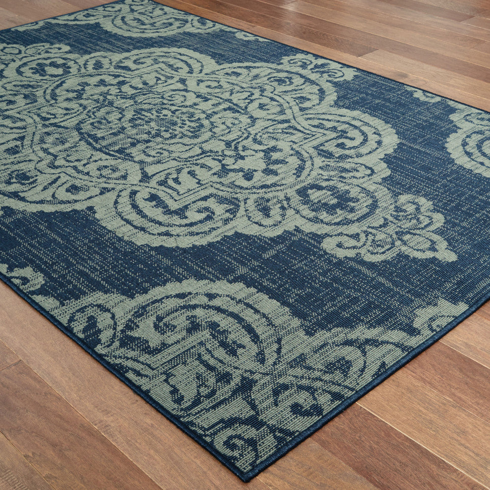 Martinique Overscale Medallion Navy/ Grey Indoor/Outdoor Area Rug, 7'10"X10'10"