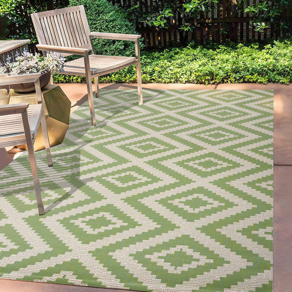 Sintra Diamond Tribal Indoor/Outdoor Green/Cream 5 x 8 Area Rug