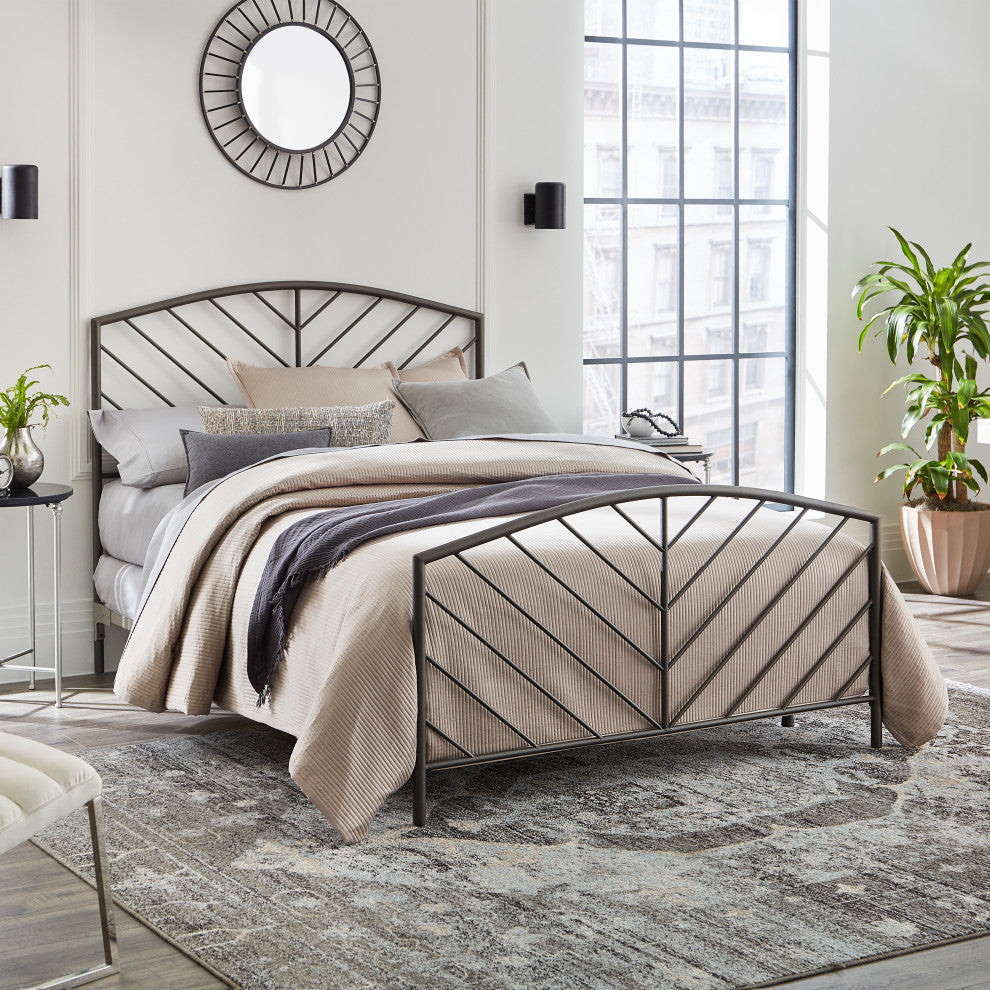 Hillsdale Essex Metal Queen Bed With Arched Chevron Spindle Design
