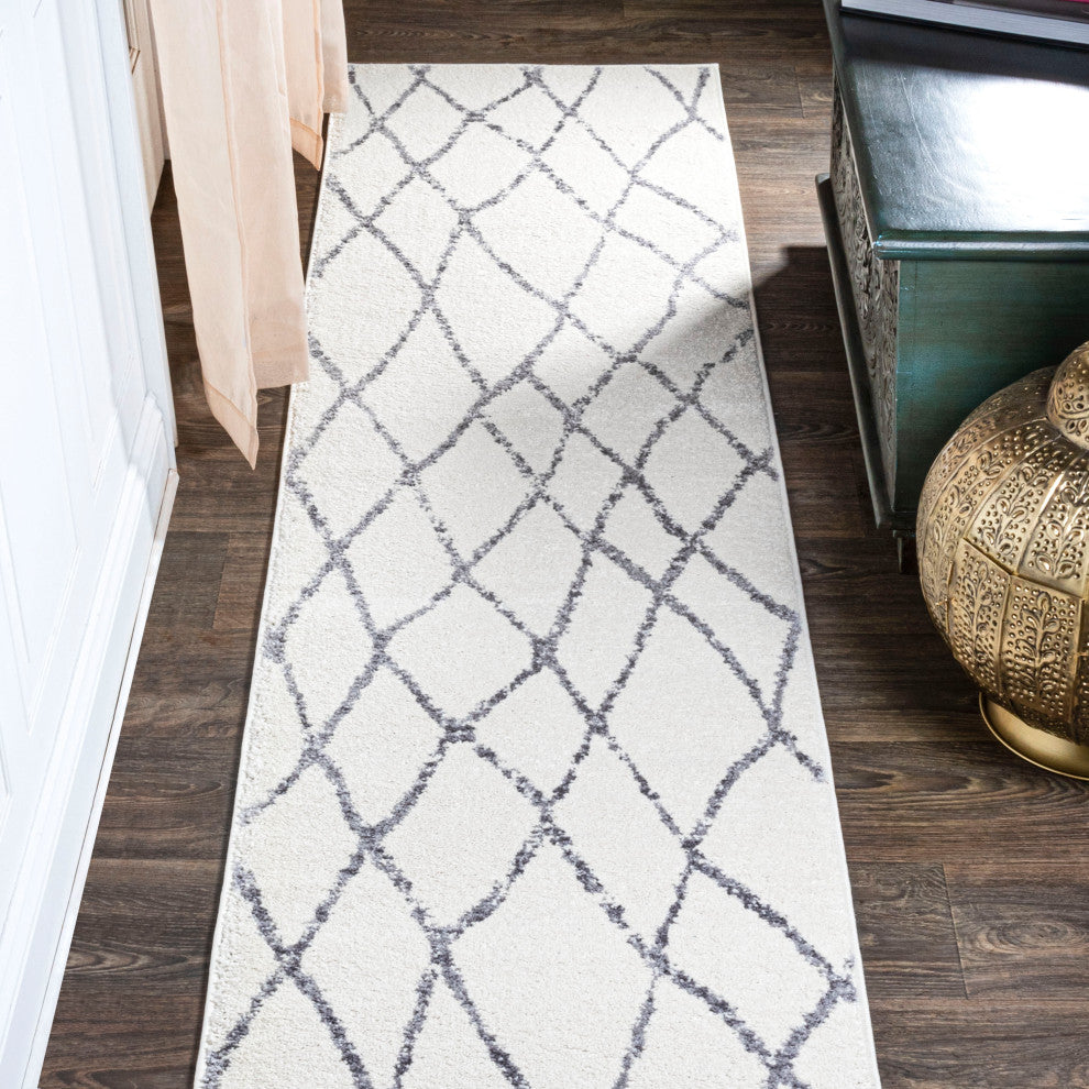 Illi Moroccan Diamond Trellis Ivory/Gray 2 ft. x 8 ft. Runner Rug