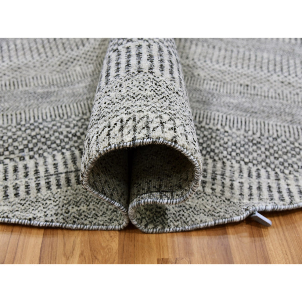 Bright Gray Hand Knotted Grass Design Round Pure Undyed Wool Rug, 7'9"x7'9"