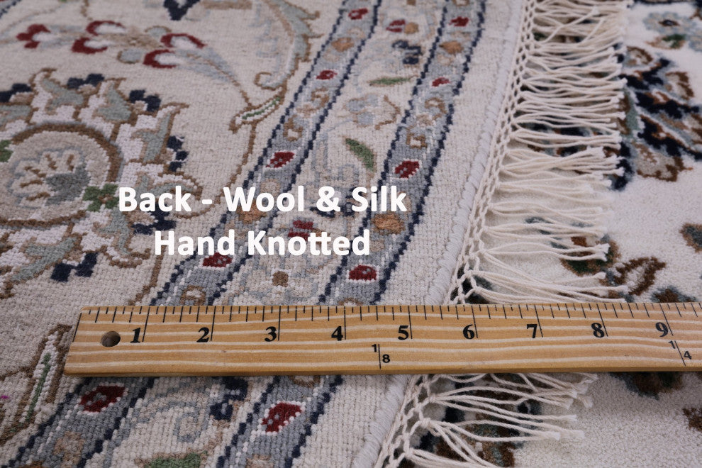 8' Round Persian Nain Wool and Silk Hand-Knotted Rug Q9365