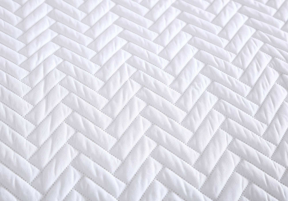 The Nesting Company Birch 3 Piece Quilt and Pillow Sham Set - Queen - White