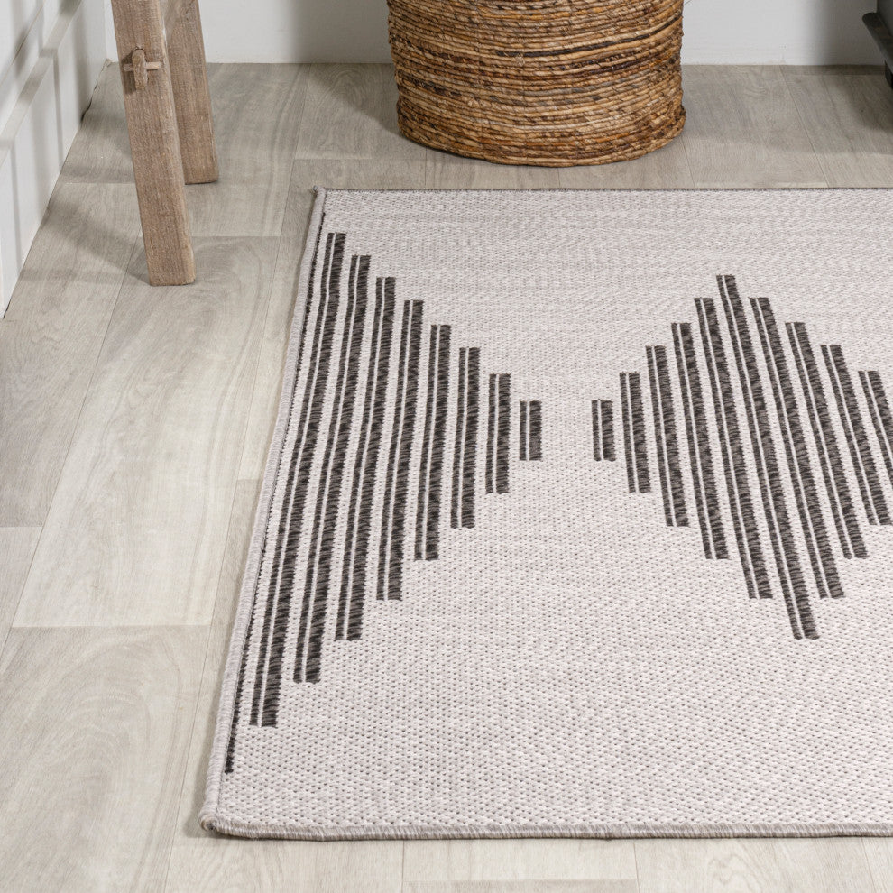 Vinales Diamond Stripe Indoor/Outdoor Area Rug, Light Gray/Black, 5x8