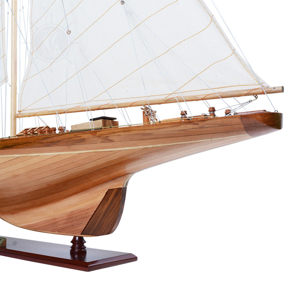 Endeavour 40 Boat Model Display