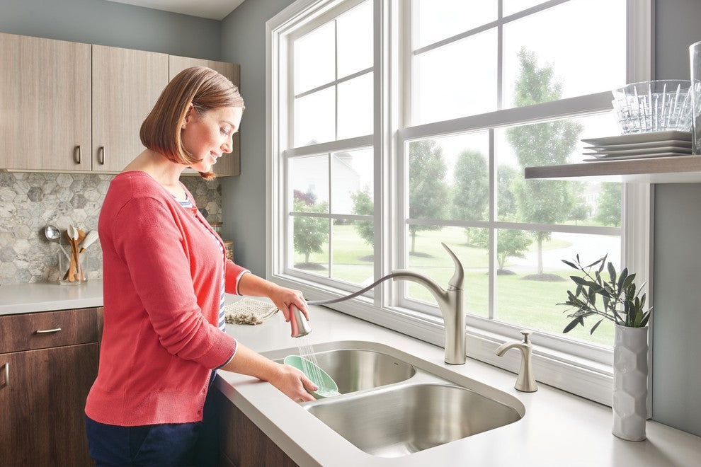 Moen Camerist Single-Handle Pull-Out Kitchen Faucet, Spot Resist Stainless