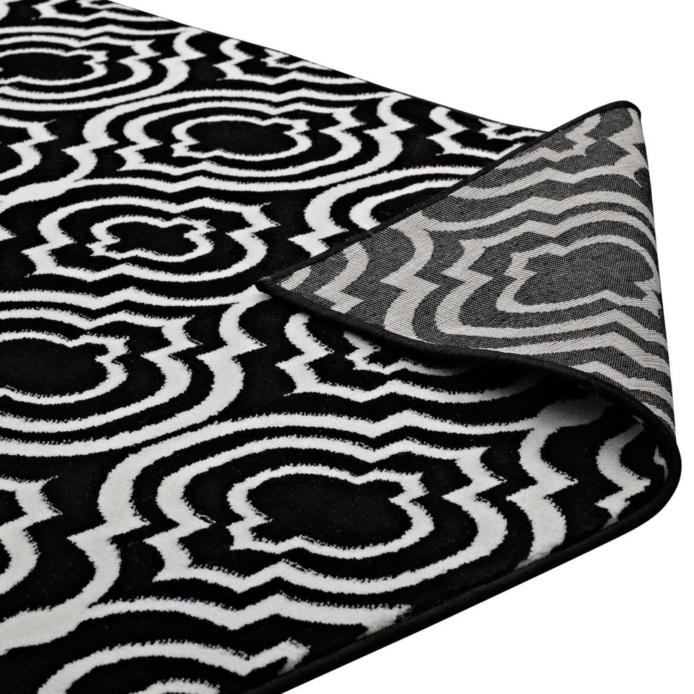 Black and White Frame Transitional Moroccan Trellis 5x8 Area Rug