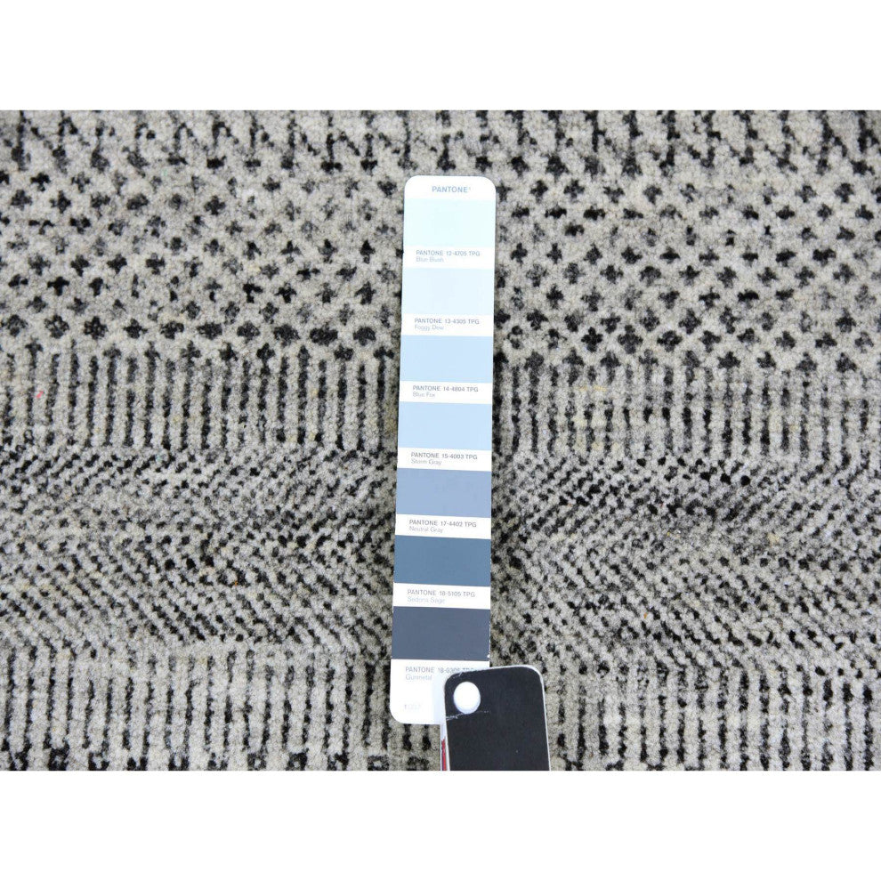 Silver Gray Grass Design Undyed 100% Wool Hand Knotted Square Rug, 7'11"x8'1"