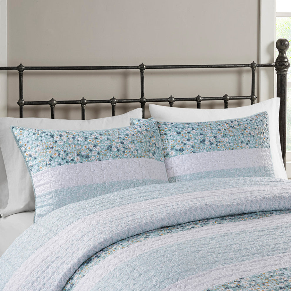 Madison Park Caralie 4 Piece Seersucker Quilt Set With Throw Pillow