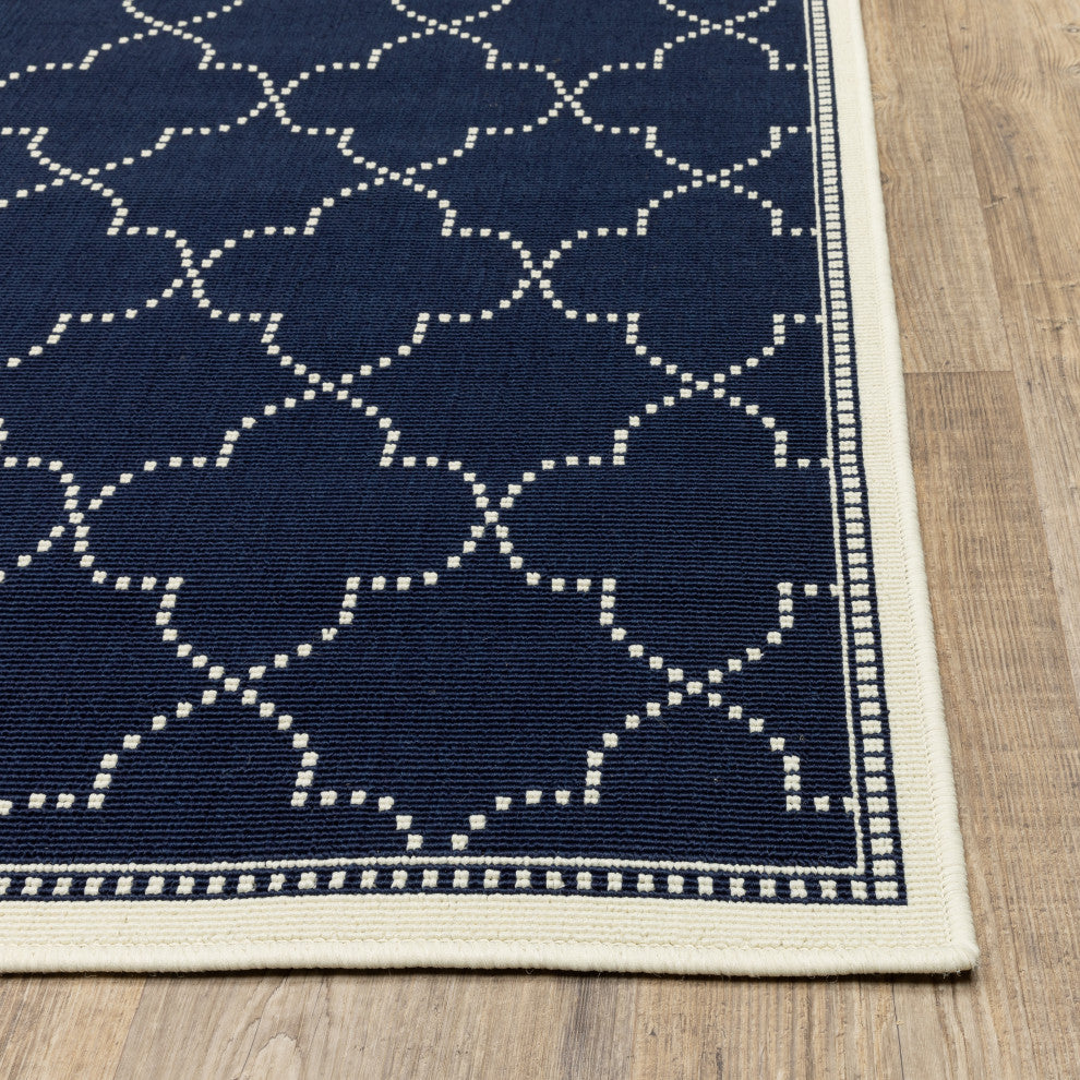 Martinique Simple Lattice Navy/ Ivory Indoor/Outdoor Area Rug, 7'10"x10'10"