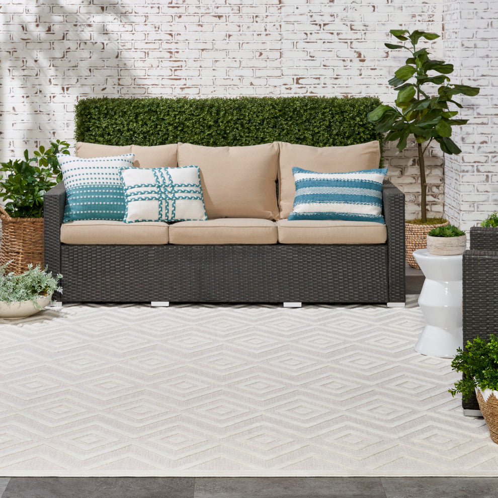 Nourison Versatile 7' x 10' Ivory/White Modern Area Rug