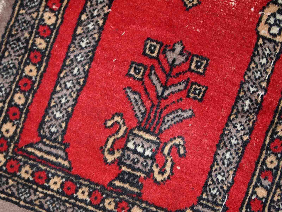 Handmade vintage Pakistani Lahore prayer rug 1.5' x 2' (46cm x 64cm) 1950s