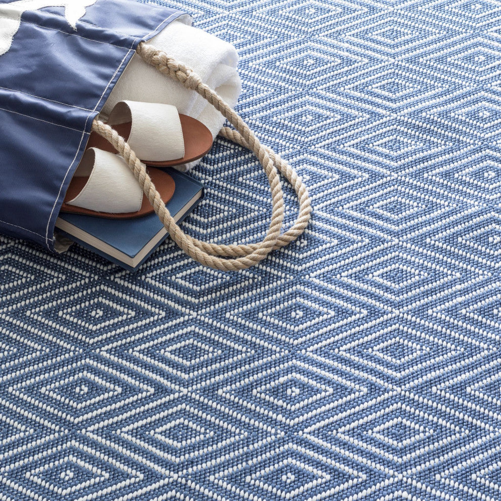 Dash & Albert Diamond Denim/White Handwoven Indoor/Outdoor Rug, Blue, 5' x 8'