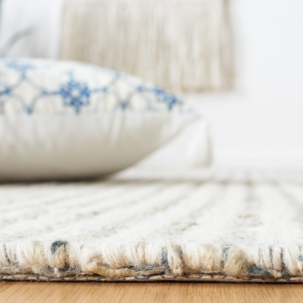 Safavieh Casablanca Collection CSB425L Rug, Light Blue/Ivory, 6' X 9'