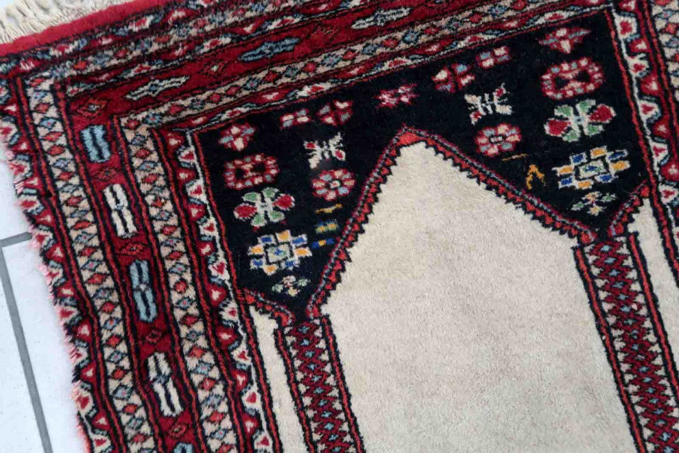 Handmade Vintage Pakistani Lahore Prayer Rug 1.9'x3', 60cmx93cm 1970s
