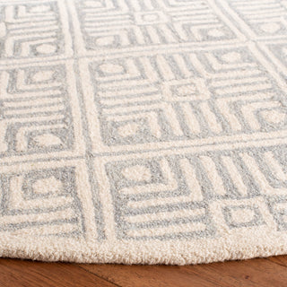 Safavieh Micro-Loop Collection MLP262 Rug, Grey/Ivory, 5' Round