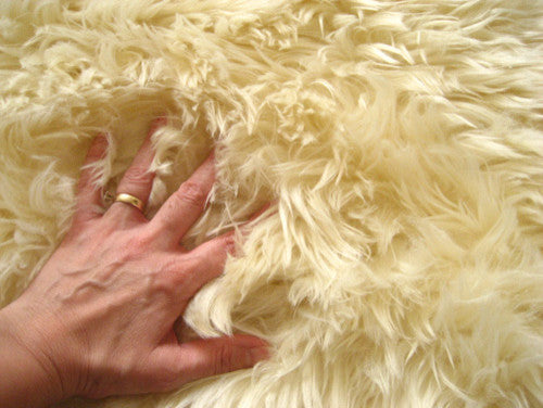 Classic Sheepskin Ivory Faux Fur Round Rug