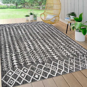 Tokay Bohemian Geometric Indoor/Outdoor Area Rug, Black/Ivory, 5''x8''