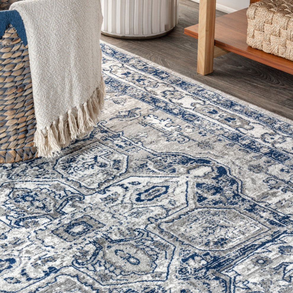Modern Persian Vintage Medallion Light Grey/Navy 4' x 6' Area Rug