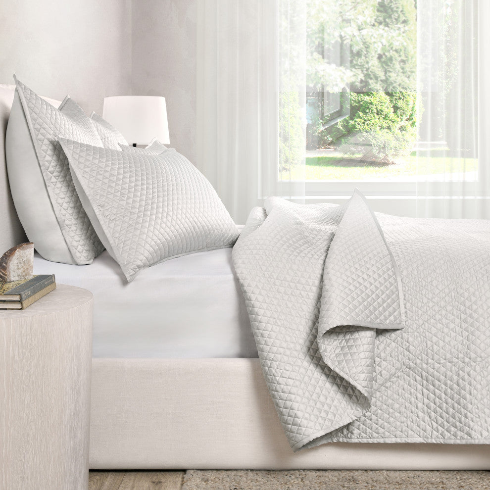 Winthrop 100% Sateen Silver Quilt by Kosas Home, Silver Gray, King