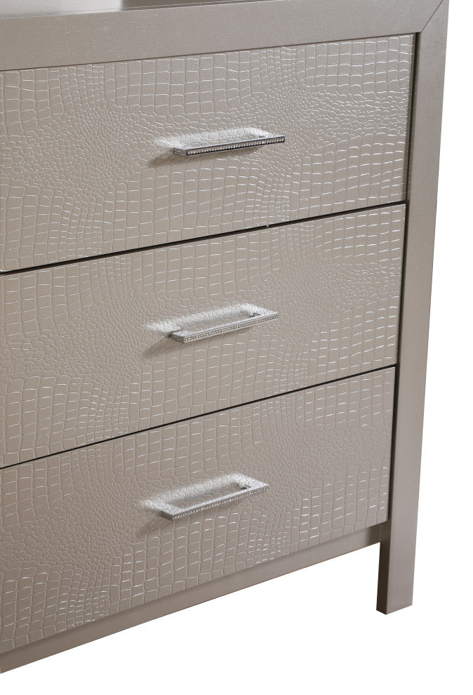 Carly Dresser, Silver Champagne