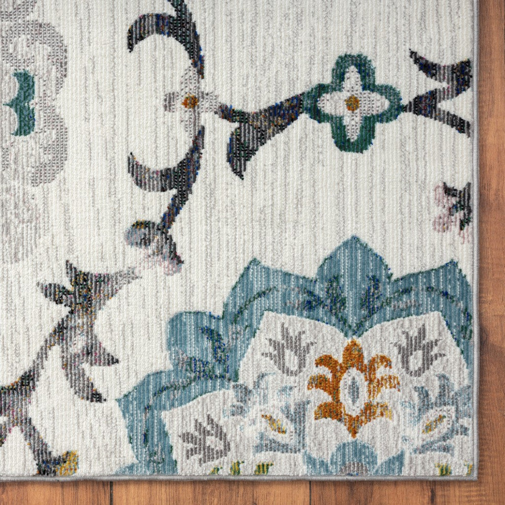 5'x8' White Floral Quatrefoil Area Rug