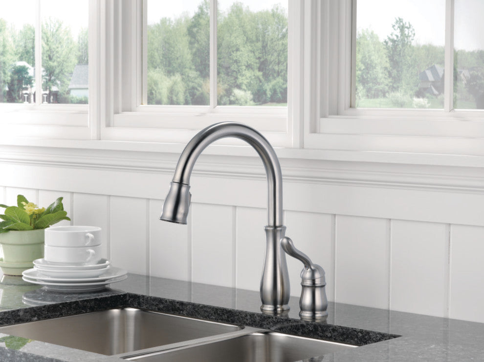 Delta Leland Single Handle Pull-Down Kitchen Faucet, Arctic Stainless