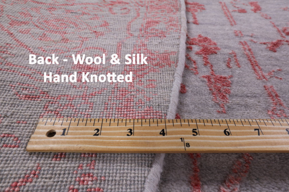 8' Round Persian Hand Knotted Wool and Silk Rug Q6301