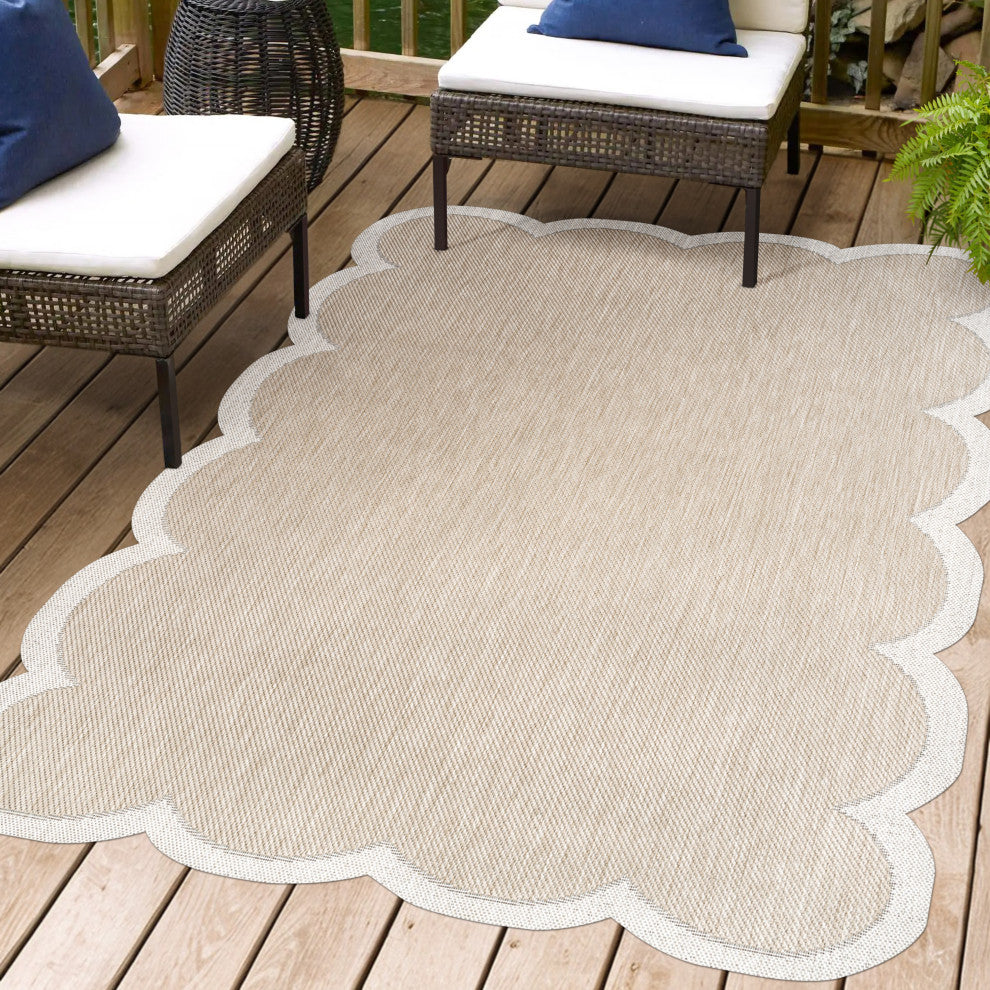 Alice Classic Cottage Two-Tone Scalloped Indoor/Outdoor Shaped Area Rug