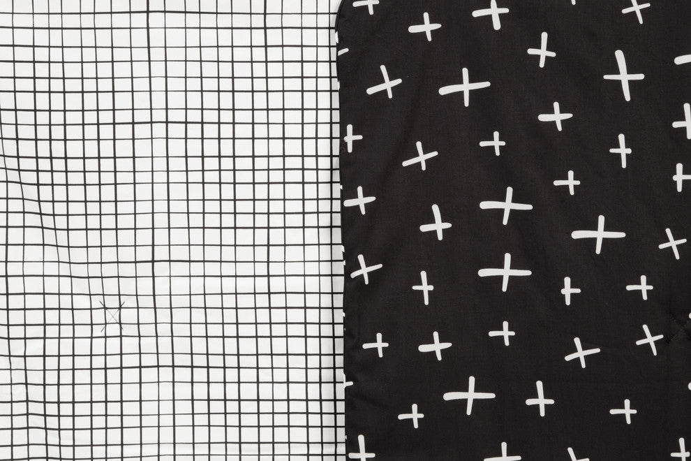 Babyletto Tuxedo Monochrome 2-in-1 Play and Toddler Blanket