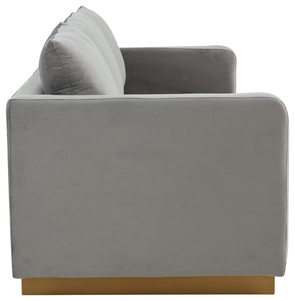 LeisureMod Nervo Modern Velvet Sofa With Gold Base, Light Gray