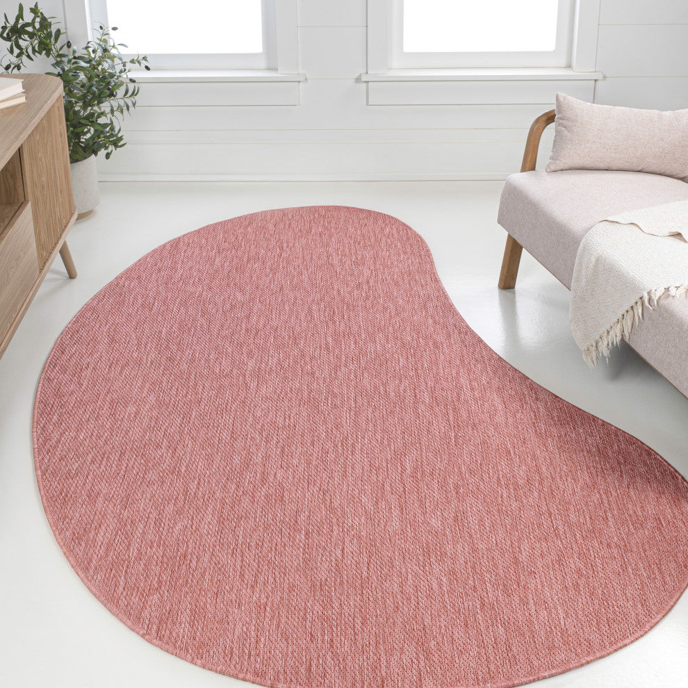 Evan Modern Rustic Organic Curve Indoor/Outdoor Shaped Area Rug