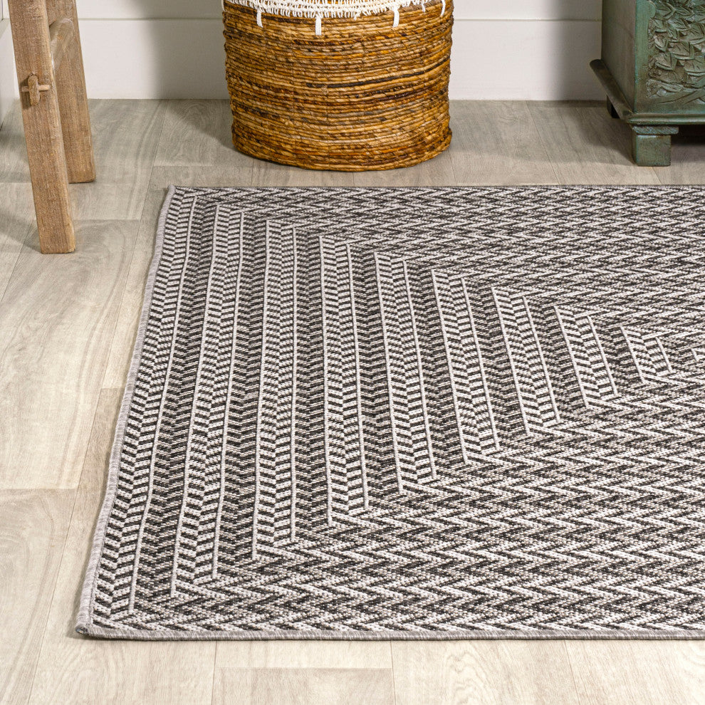 Chevron Modern Concentric Squares Indoor/Outdoor Area Rug, Black/Light Gray 8x10