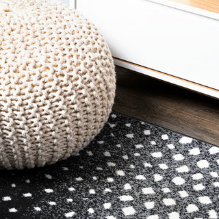 Antelope Modern Animal Black/Cream 4'x6' Area Rug