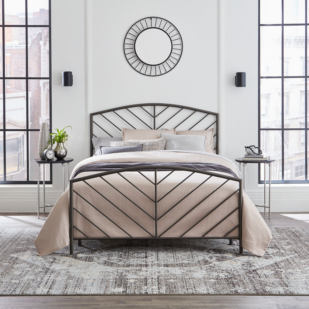 Hillsdale Essex Metal Queen Bed With Arched Chevron Spindle Design