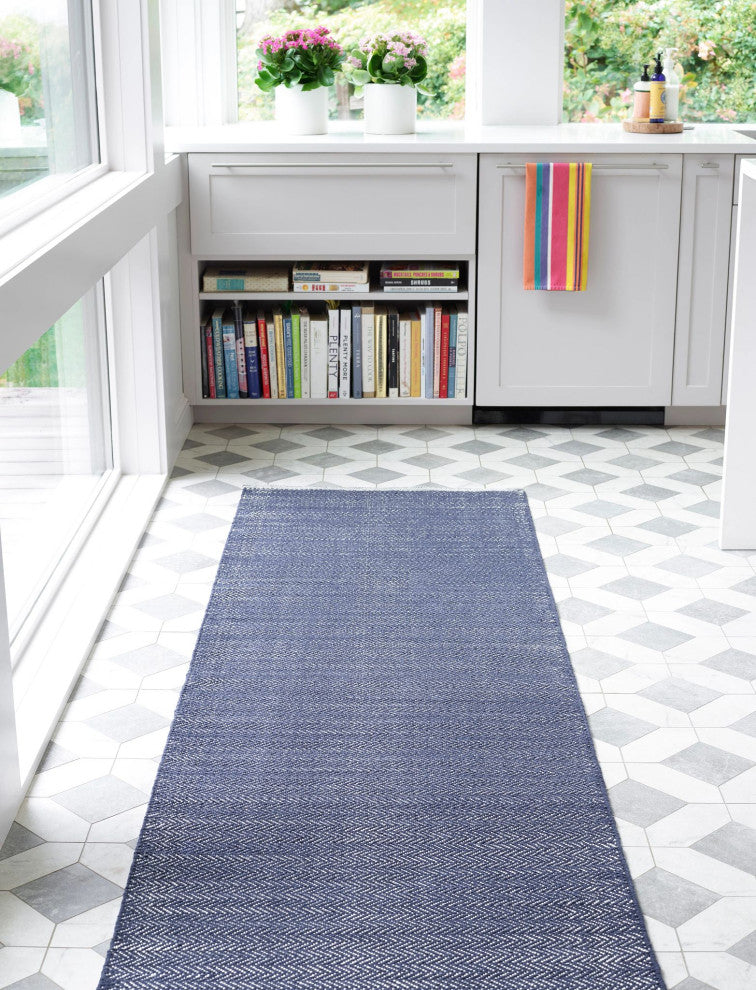 Dash & Albert Herringbone Indigo/White Handwoven Indoor/Outdoor Rug, 9' x 12'