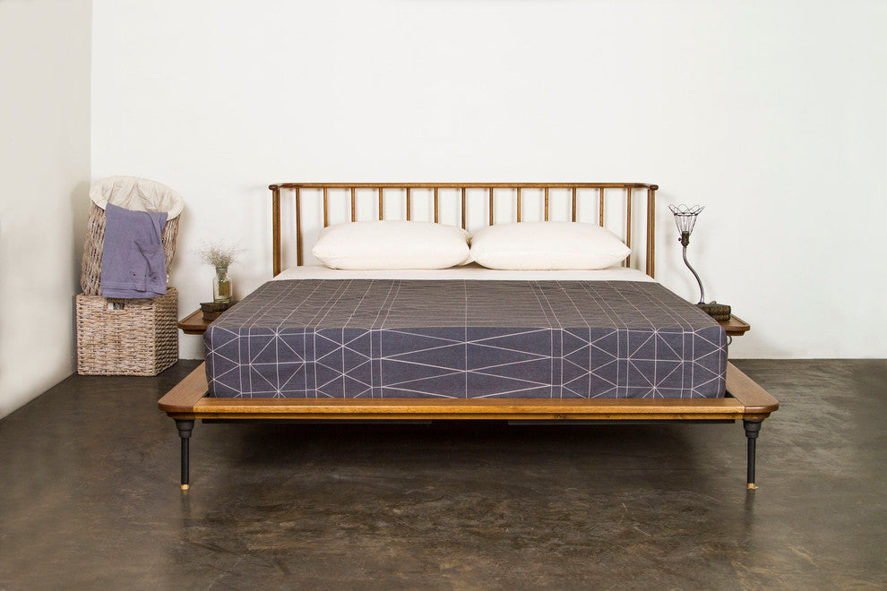 Distrikt Bed, Hard Fumed, Queen