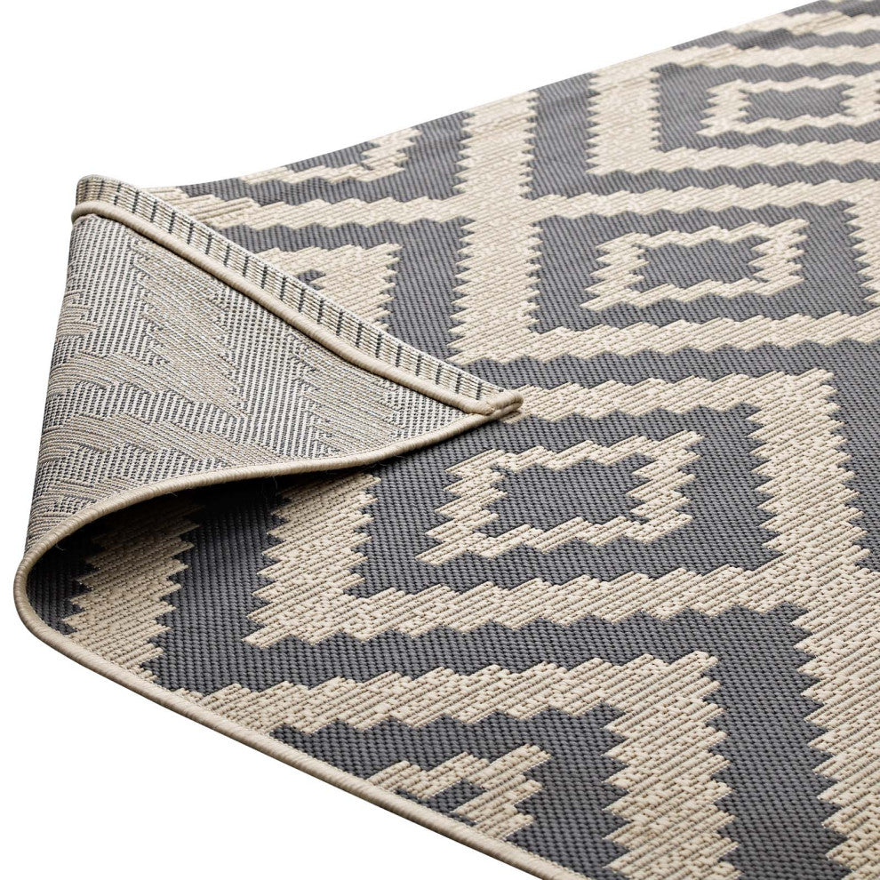 Jagged Geometric Diamond Trellis 4x6 Indoor and Outdoor Area Rug-Gray and Beige