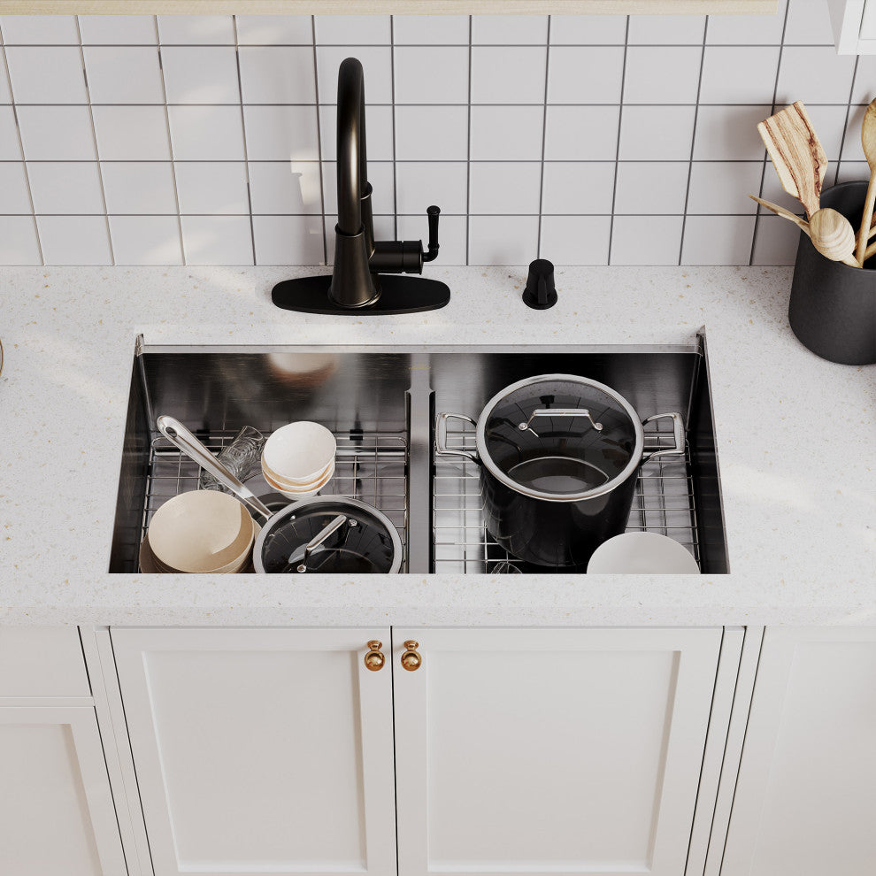 Undermount Stainless Steel 33-inch Double Bowl Kitchen Sink in Brushed