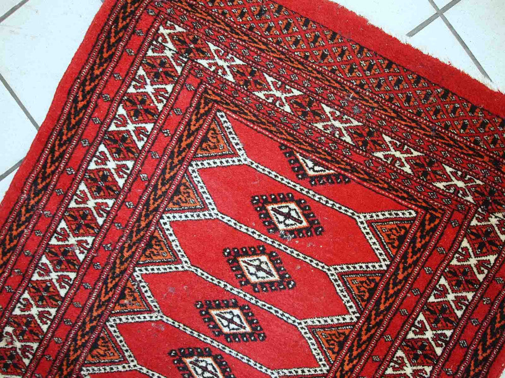 Handmade Vintage Pakistani Lahore Distressed Rug, 2.6'x4.7', 81cmx145cm 1960s