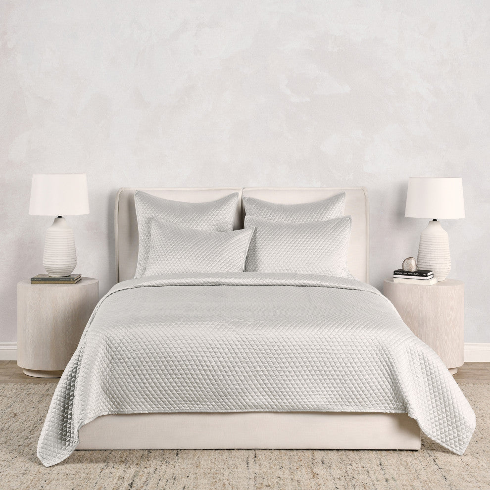 Winthrop 100% Sateen Silver Quilt by Kosas Home, Silver Gray, King