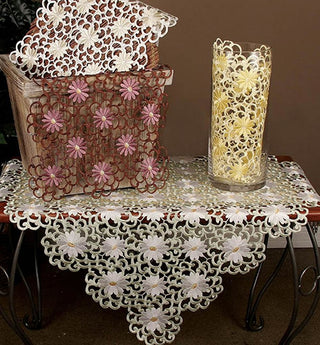 Daisy Splendor Tablecloth, 70"x120", Ivory