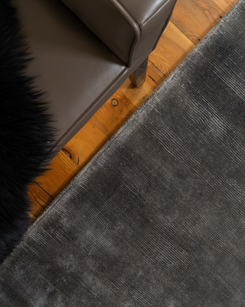Columbia Hand-Loomed Viscose Grey Contemporary Rug Carpet, Dark Grey, 5' X 8'