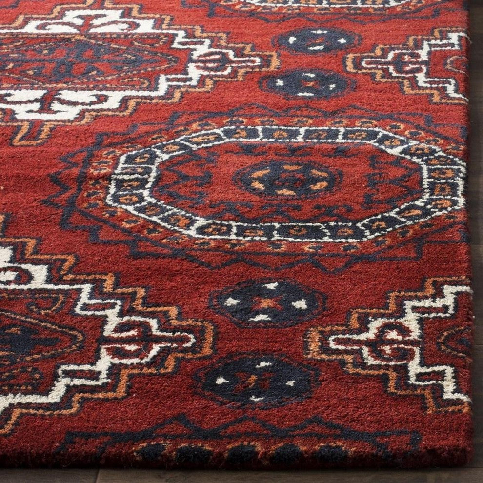Safavieh WYD201A 7' Round Red Rug