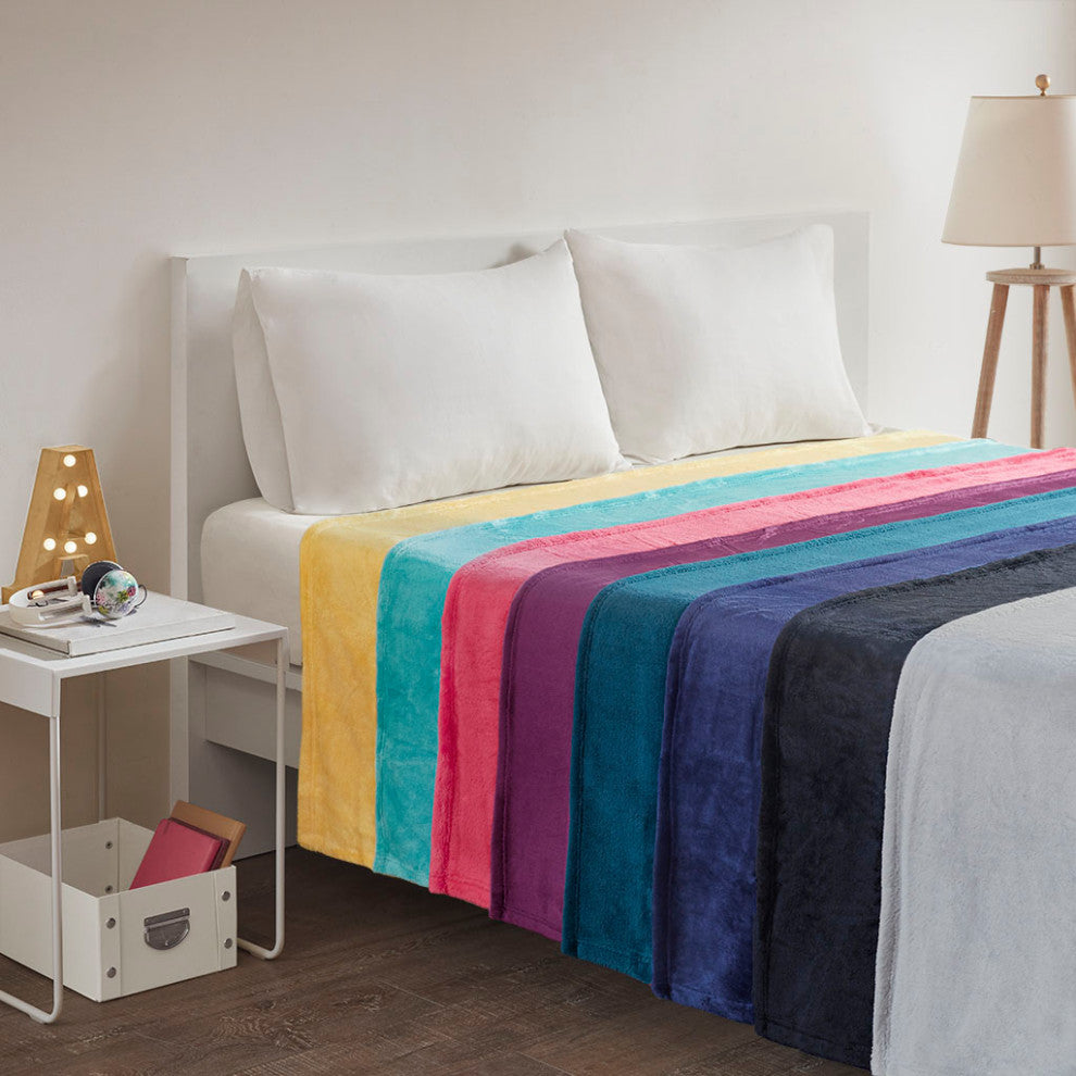 Intelligent Design Microlight Plush Oversized Blanket, Black