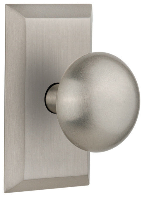 Single Studio Plate With New York Knob, Satin Nickel